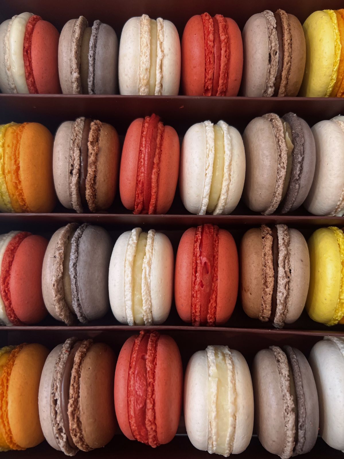 Macrons box