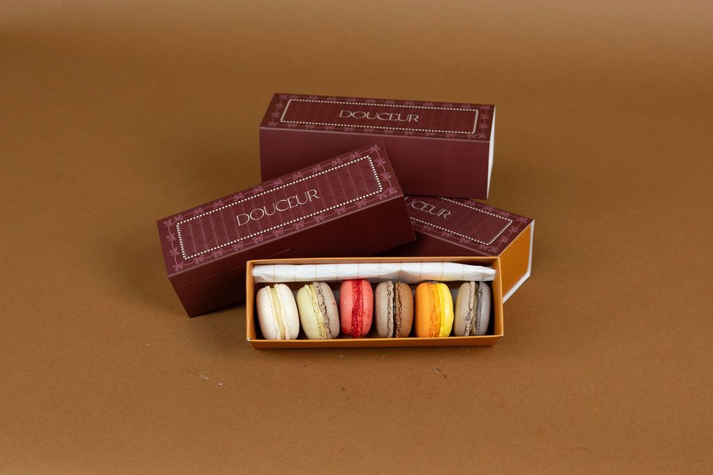 Macrons box